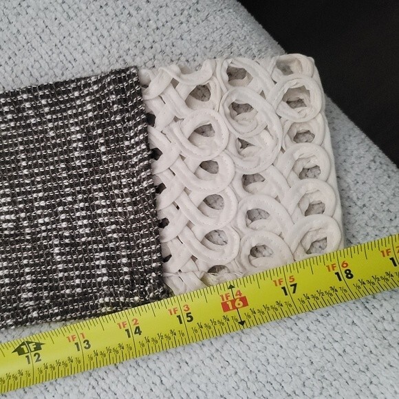 Entro Long-sleeved Sweater with Cutout Detail Trim - Picture 8 of 12